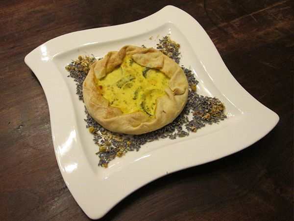 Torta salata alle zucchine e zafferano